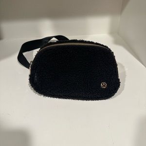 LULULEMON Everywhere Belt Bag 1L Fleece